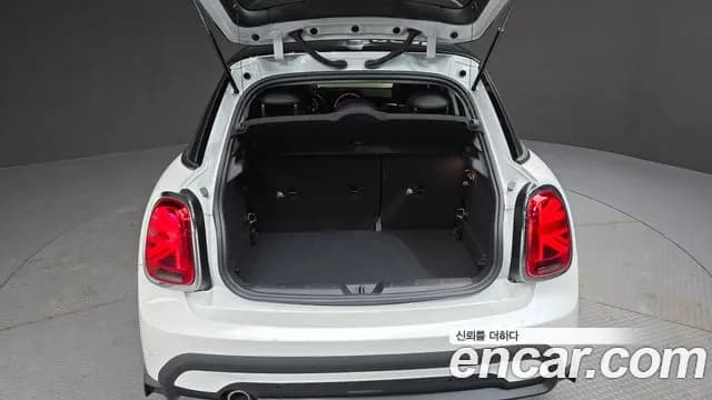 2024 Mini Cooper 5Door Classic Sold VIN WMW41DK01R2U79370 – photo 30 2024 Mini Cooper 5Door Classic Sold VIN WMW41DK01R2U79370 – photo 30