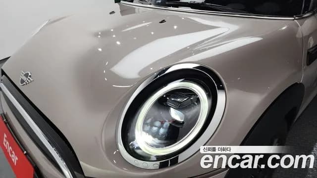 2024 Mini Cooper 5Door Classic Sold VIN WMW41DK01R2V52270 – trunk area 2024 Mini Cooper 5Door Classic Sold VIN WMW41DK01R2V52270 – trunk area