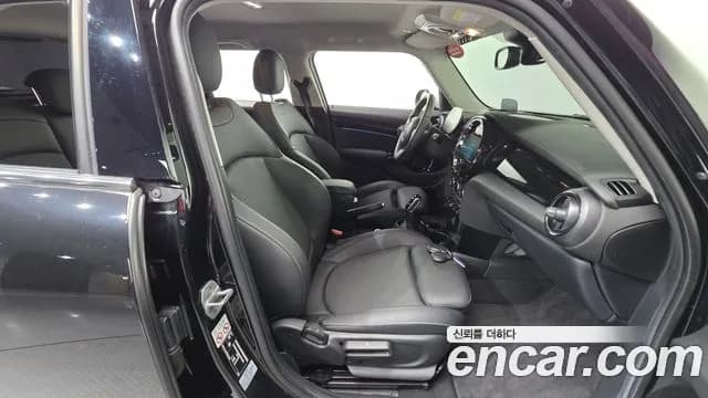 2023 Mini Cooper 5Door Classic Sold VIN WMW41DK05P2T71248 – interior seats 2023 Mini Cooper 5Door Classic Sold VIN WMW41DK05P2T71248 – interior seats