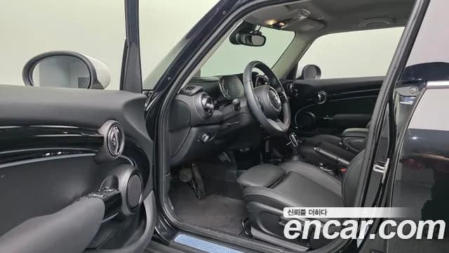 2023 Mini Cooper 5Door Classic Sold VIN WMW41DK05P2T71248 – trunk area 2023 Mini Cooper 5Door Classic Sold VIN WMW41DK05P2T71248 – trunk area