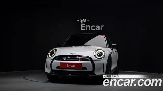 2024 Mini Cooper 5Door Classic Sold VIN WMW41DK05R2V32023 – exterior detail 2024 Mini Cooper 5Door Classic Sold VIN WMW41DK05R2V32023 – exterior detail