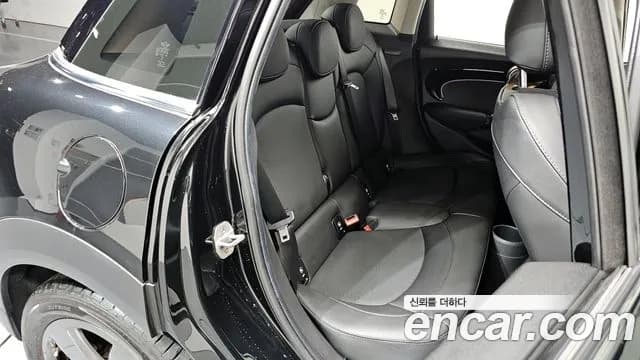2023 Mini Cooper 5Door Classic Sold VIN WMW41DK07P2T71185 – exterior detail 2023 Mini Cooper 5Door Classic Sold VIN WMW41DK07P2T71185 – exterior detail