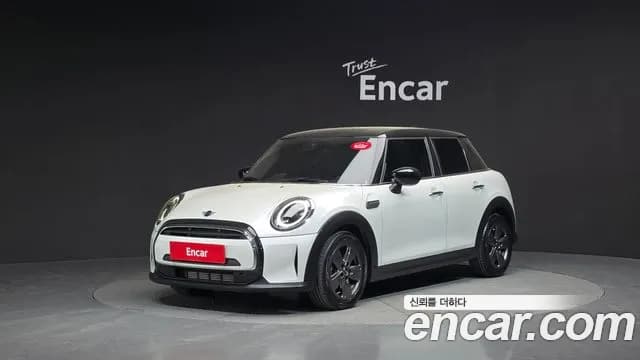2023 Mini Cooper 5Door Classic Sold VIN WMW41DK07P2U24239 – trunk area 2023 Mini Cooper 5Door Classic Sold VIN WMW41DK07P2U24239 – trunk area