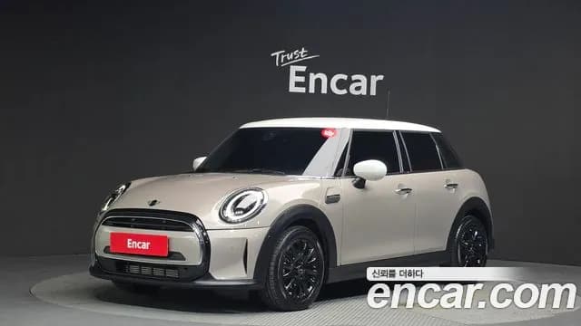 2024 Mini Cooper 5Door Classic Sold VIN WMW41DK07R2U78966 – front exterior 2024 Mini Cooper 5Door Classic Sold VIN WMW41DK07R2U78966 – front exterior