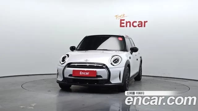 2024 Mini Cooper 5Door Classic Sold VIN WMW41DK07R2V49552 – front exterior 2024 Mini Cooper 5Door Classic Sold VIN WMW41DK07R2V49552 – front exterior