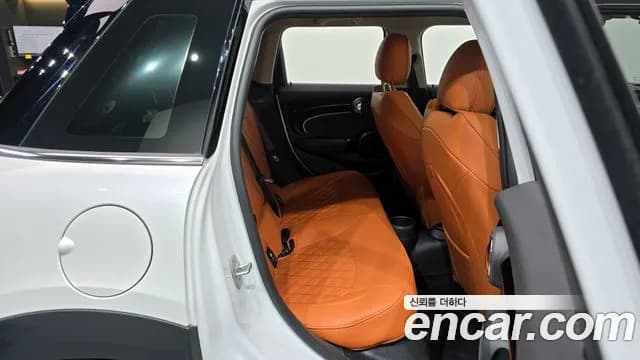2024 Mini Cooper 5Door Classic Sold VIN WMW41DK07R2V49552 – interior seats 2024 Mini Cooper 5Door Classic Sold VIN WMW41DK07R2V49552 – interior seats