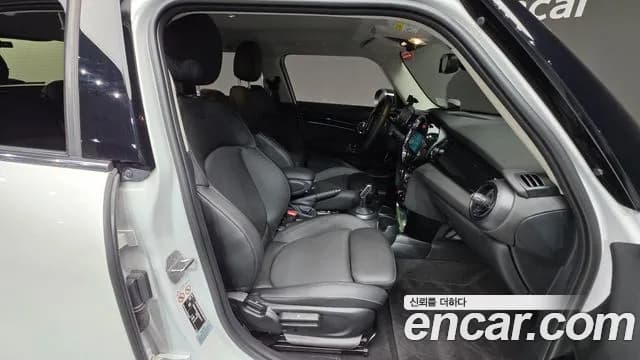 2023 Mini Cooper Classic Sold VIN WMW41DK09P2U04171 – interior seats 2023 Mini Cooper Classic Sold VIN WMW41DK09P2U04171 – interior seats