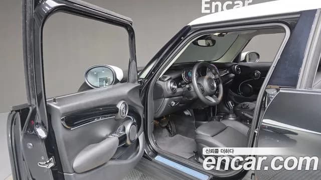 2023 Mini Cooper 5Door Classic Sold VIN WMW41DK09P2U07040 – photo 32 2023 Mini Cooper 5Door Classic Sold VIN WMW41DK09P2U07040 – photo 32