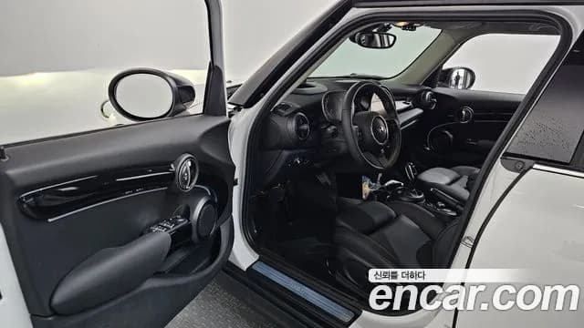 2023 Mini Cooper 5Door Classic Sold VIN WMW41DK09P2U16188 – trunk area 2023 Mini Cooper 5Door Classic Sold VIN WMW41DK09P2U16188 – trunk area