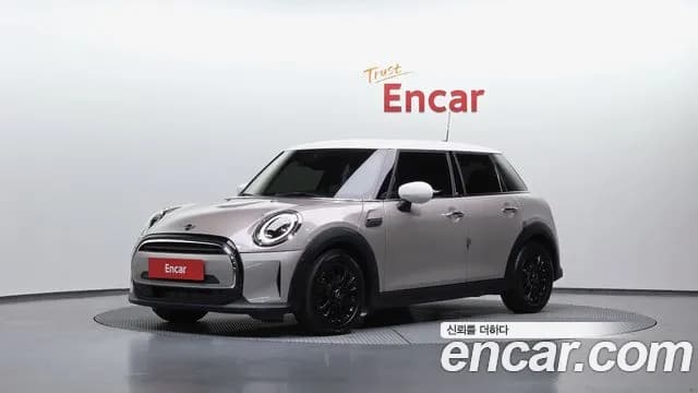 2024 Mini Cooper 5Door Classic Sold VIN WMW41DK09R2V41825 – rear exterior 2024 Mini Cooper 5Door Classic Sold VIN WMW41DK09R2V41825 – rear exterior