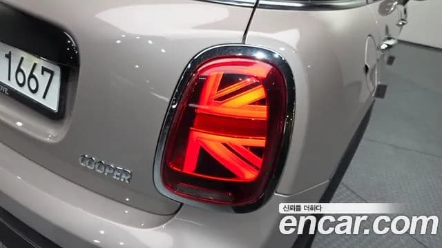 2024 Mini Cooper 5Door Classic Sold VIN WMW41DK09R2V41825 – interior seats 2024 Mini Cooper 5Door Classic Sold VIN WMW41DK09R2V41825 – interior seats