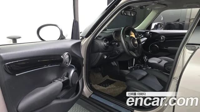 2024 Mini Cooper 5Door Classic Sold VIN WMW41DK09R2V41825 – photo 22 2024 Mini Cooper 5Door Classic Sold VIN WMW41DK09R2V41825 – photo 22