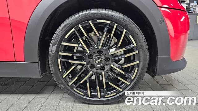 2025 Mini Cooper S 4th Gen 5 Door Favoured Sold VIN WMW51GD01S2W62048 – exterior detail 2025 Mini Cooper S 4th Gen 5 Door Favoured Sold VIN WMW51GD01S2W62048 – exterior detail