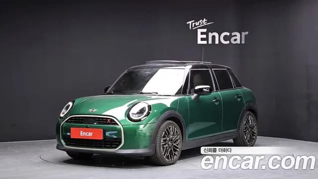 2025 Mini Cooper S 4th Gen 5 Door Favoured Sold VIN WMW51GD04S2W61668 – dashboard 2025 Mini Cooper S 4th Gen 5 Door Favoured Sold VIN WMW51GD04S2W61668 – dashboard