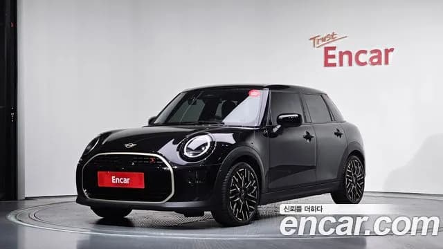 2025 Mini Cooper S 4th Gen 5 Door Favoured Sold VIN WMW51GD08S2W56022 – exterior detail 2025 Mini Cooper S 4th Gen 5 Door Favoured Sold VIN WMW51GD08S2W56022 – exterior detail