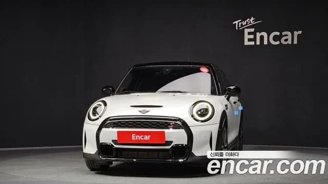 2024 Mini Cooper S 5Door Classic Sold VIN WMW61DK00R2V46761 – exterior detail 2024 Mini Cooper S 5Door Classic Sold VIN WMW61DK00R2V46761 – exterior detail