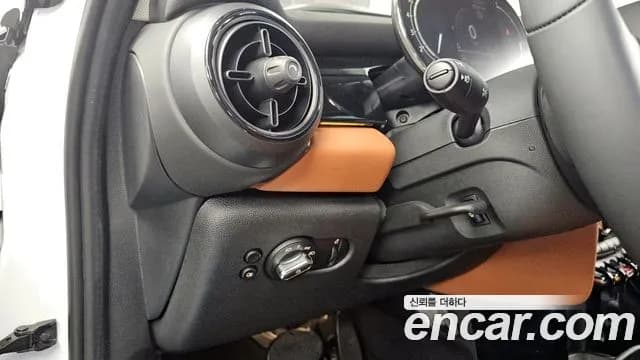 2024 Mini Cooper S 5Door Classic Sold VIN WMW61DK00R2V46761 – photo 27 2024 Mini Cooper S 5Door Classic Sold VIN WMW61DK00R2V46761 – photo 27
