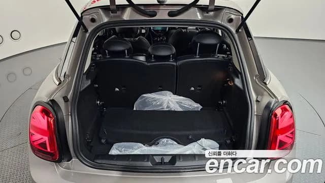 2022 Mini Cooper S 5Door Classic Launch Pack Sold VIN WMW61DK05N2R18038 – photo 18 2022 Mini Cooper S 5Door Classic Launch Pack Sold VIN WMW61DK05N2R18038 – photo 18