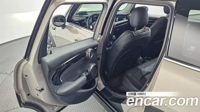 2022 Mini Cooper S 5Door Classic Launch Pack Sold VIN WMW61DK05N2R18038 – photo 21 2022 Mini Cooper S 5Door Classic Launch Pack Sold VIN WMW61DK05N2R18038 – photo 21