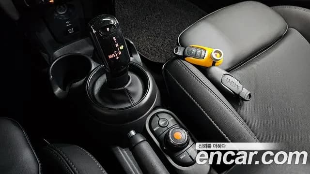 2022 Mini Cooper S 5Door Classic Launch Pack Sold VIN WMW61DK05N2R18038 – photo 22 2022 Mini Cooper S 5Door Classic Launch Pack Sold VIN WMW61DK05N2R18038 – photo 22