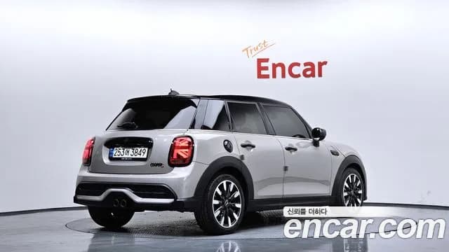 2022 Mini Cooper S 5Door Classic Launch Pack Sold VIN WMW61DK05N2R18038 – photo 29 2022 Mini Cooper S 5Door Classic Launch Pack Sold VIN WMW61DK05N2R18038 – photo 29