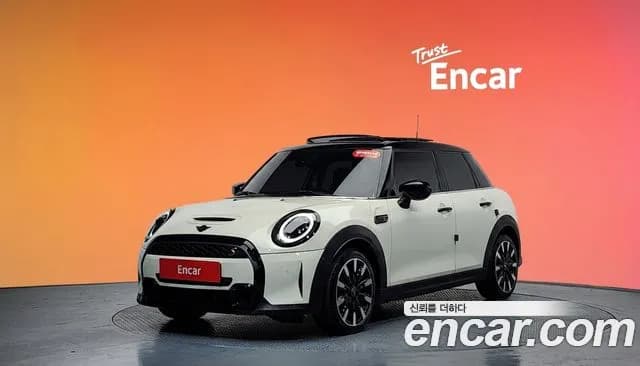 2022 Mini Cooper S 5Door Classic Sold VIN WMW61DK08N2S01052 – trunk area 2022 Mini Cooper S 5Door Classic Sold VIN WMW61DK08N2S01052 – trunk area