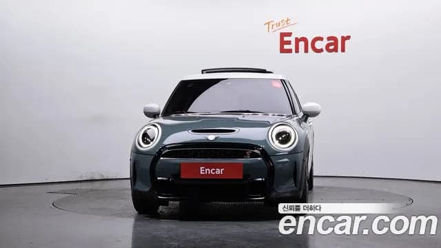 2023 Mini Cooper S 5Door Multitione Edition Sold VIN WMW61DK0XP2T42417 – trunk area 2023 Mini Cooper S 5Door Multitione Edition Sold VIN WMW61DK0XP2T42417 – trunk area