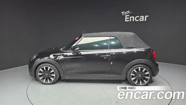 2019 Mini Cooper S Convertible Standard Sold VIN WMWWG9108K3A89780 – interior seats 2019 Mini Cooper S Convertible Standard Sold VIN WMWWG9108K3A89780 – interior seats