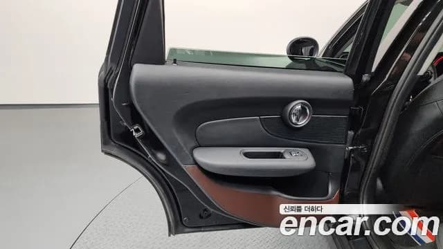 2021 Mini Cooper Clubman Standard Sold VIN WMWXJ3108M2P40351 – interior seats 2021 Mini Cooper Clubman Standard Sold VIN WMWXJ3108M2P40351 – interior seats