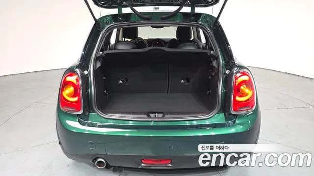 2017 Mini Cooper D Mid Sold VIN WMWXN3102H3C12425 – interior seats 2017 Mini Cooper D Mid Sold VIN WMWXN3102H3C12425 – interior seats