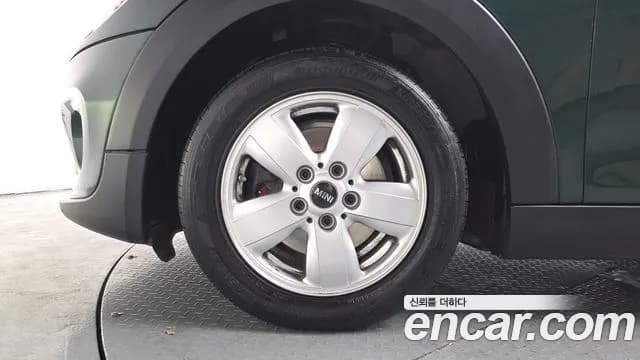 2017 Mini Cooper D Mid Sold VIN WMWXN3102H3C12425 – exterior detail 2017 Mini Cooper D Mid Sold VIN WMWXN3102H3C12425 – exterior detail
