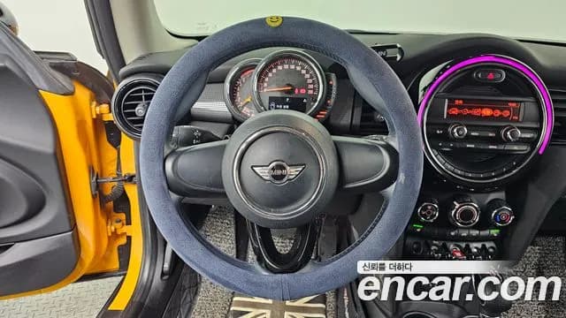 2017 Mini Cooper Standard Sold VIN WMWXP5102H2E38492 – photo 16 2017 Mini Cooper Standard Sold VIN WMWXP5102H2E38492 – photo 16