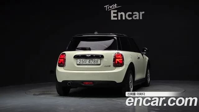 2019 Mini Cooper Standard Sold VIN WMWXP5105K2H92403 – undercarriage 2019 Mini Cooper Standard Sold VIN WMWXP5105K2H92403 – undercarriage