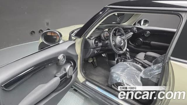 2019 Mini Cooper HIGH Sold VIN WMWXP5106K2L33460 – exterior detail 2019 Mini Cooper HIGH Sold VIN WMWXP5106K2L33460 – exterior detail