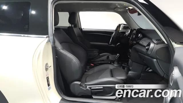 2020 Mini Cooper Standard Sold VIN WMWXR7104L2M93375 – exterior detail 2020 Mini Cooper Standard Sold VIN WMWXR7104L2M93375 – exterior detail