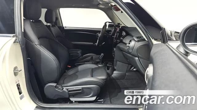 2020 Mini Cooper Standard Sold VIN WMWXR7108L2M45300 – trunk area 2020 Mini Cooper Standard Sold VIN WMWXR7108L2M45300 – trunk area