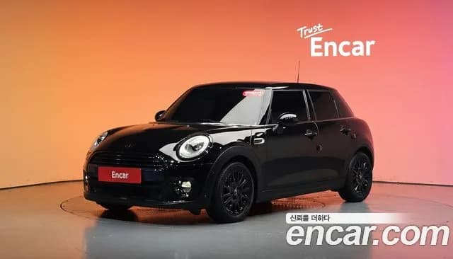 2018 Mini Cooper 5Door Standard Sold VIN WMWXU1100J2G06069 – side profile 2018 Mini Cooper 5Door Standard Sold VIN WMWXU1100J2G06069 – side profile