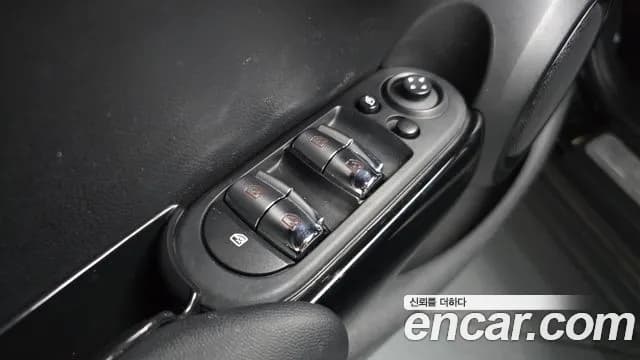 2018 Mini Cooper 5Door Standard Sold VIN WMWXU1100J2G06069 – interior seats 2018 Mini Cooper 5Door Standard Sold VIN WMWXU1100J2G06069 – interior seats