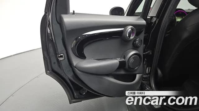 2018 Mini Cooper 5Door Standard Sold VIN WMWXU1100J2G06069 – undercarriage 2018 Mini Cooper 5Door Standard Sold VIN WMWXU1100J2G06069 – undercarriage