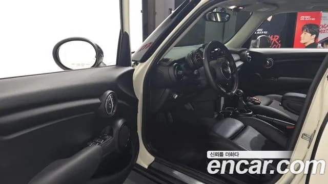 2018 Mini Cooper Standard Sold VIN WMWXU1102J2H33339 – interior seats 2018 Mini Cooper Standard Sold VIN WMWXU1102J2H33339 – interior seats