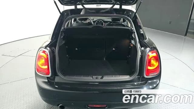 2018 Mini Cooper 5Door HIGH Sold VIN WMWXU1106J2G05993 – front exterior 2018 Mini Cooper 5Door HIGH Sold VIN WMWXU1106J2G05993 – front exterior