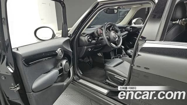 2018 Mini Cooper 5Door HIGH Sold VIN WMWXU1106J2G05993 – side profile 2018 Mini Cooper 5Door HIGH Sold VIN WMWXU1106J2G05993 – side profile