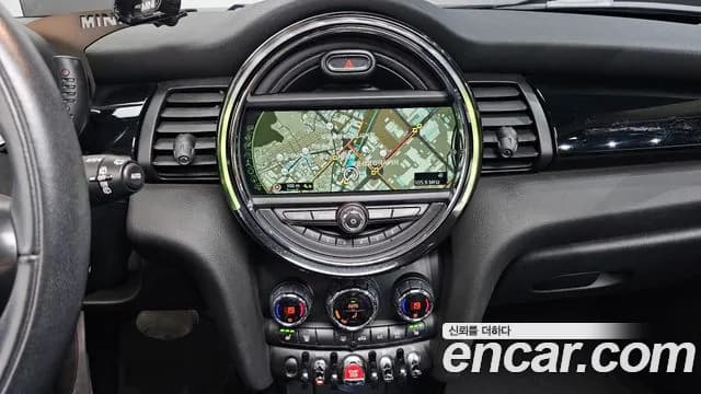 2018 Mini Cooper 5Door HIGH Sold VIN WMWXU1106J2G05993 – trunk area 2018 Mini Cooper 5Door HIGH Sold VIN WMWXU1106J2G05993 – trunk area