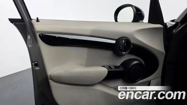 2018 Mini Cooper 5Door Standard Sold VIN WMWXU1107J2G06084 – dashboard 2018 Mini Cooper 5Door Standard Sold VIN WMWXU1107J2G06084 – dashboard