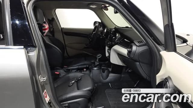 2018 Mini Cooper 5Door Standard Sold VIN WMWXU1107J2G06084 – photo 16 2018 Mini Cooper 5Door Standard Sold VIN WMWXU1107J2G06084 – photo 16