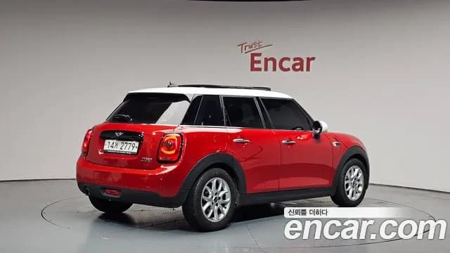 2018 Mini Cooper 5Door HIGH Sold VIN WMWXU1108J2G05977 – front exterior 2018 Mini Cooper 5Door HIGH Sold VIN WMWXU1108J2G05977 – front exterior