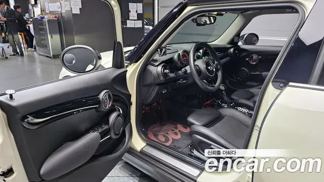 2018 Mini Cooper 5Door HIGH Sold VIN WMWXU1109J2H04100 – photo 17 2018 Mini Cooper 5Door HIGH Sold VIN WMWXU1109J2H04100 – photo 17