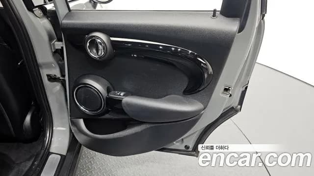 2018 Mini Cooper S 5Door Standard Sold VIN WMWXU3106J2D46935 – photo 16 2018 Mini Cooper S 5Door Standard Sold VIN WMWXU3106J2D46935 – photo 16