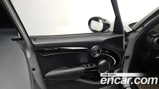 2018 Mini Cooper S 5Door Standard Sold VIN WMWXU3106J2D46935 – photo 17 2018 Mini Cooper S 5Door Standard Sold VIN WMWXU3106J2D46935 – photo 17