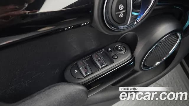 2019 Mini Cooper S 5Door Standard Sold VIN WMWXU310XK2H91471 – side profile 2019 Mini Cooper S 5Door Standard Sold VIN WMWXU310XK2H91471 – side profile
